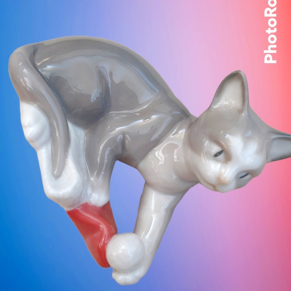 Lladro Nao Kitten premium porcelain figurine